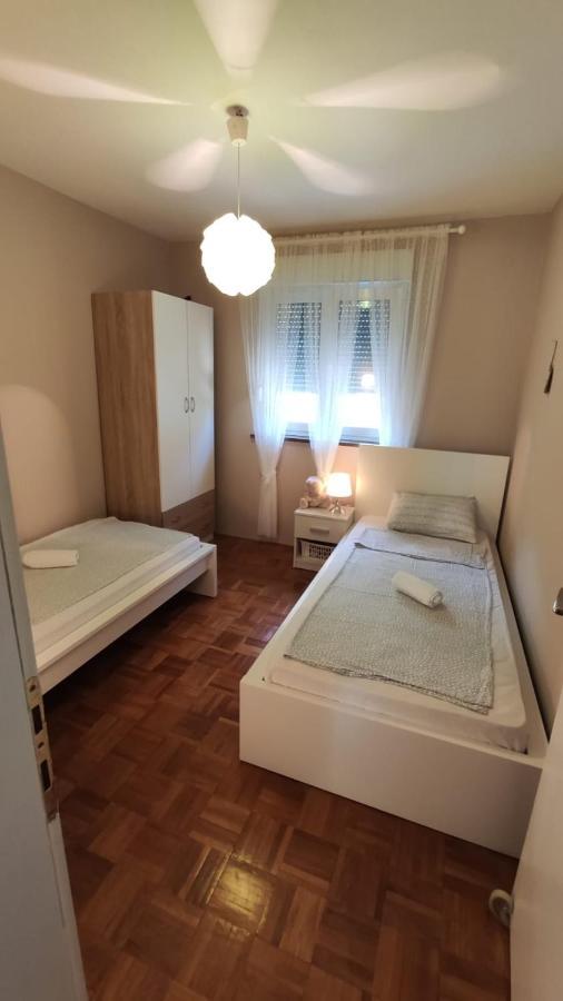 Apartman Tina Hotel Vir Luaran gambar