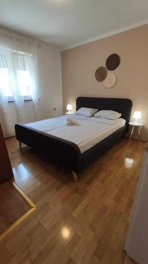 Apartman Tina Hotel Vir Luaran gambar