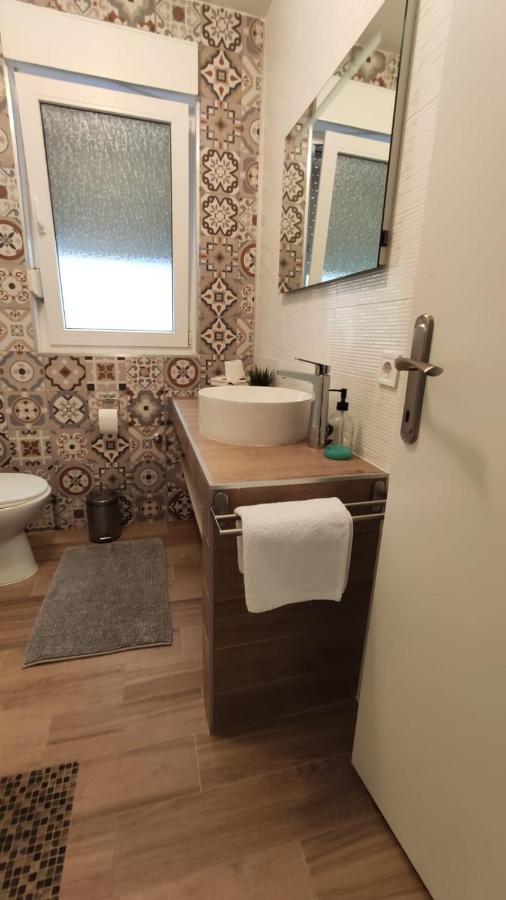 Apartman Tina Hotel Vir Luaran gambar