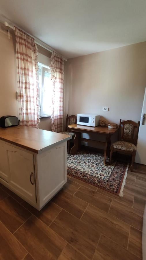 Apartman Tina Hotel Vir Luaran gambar