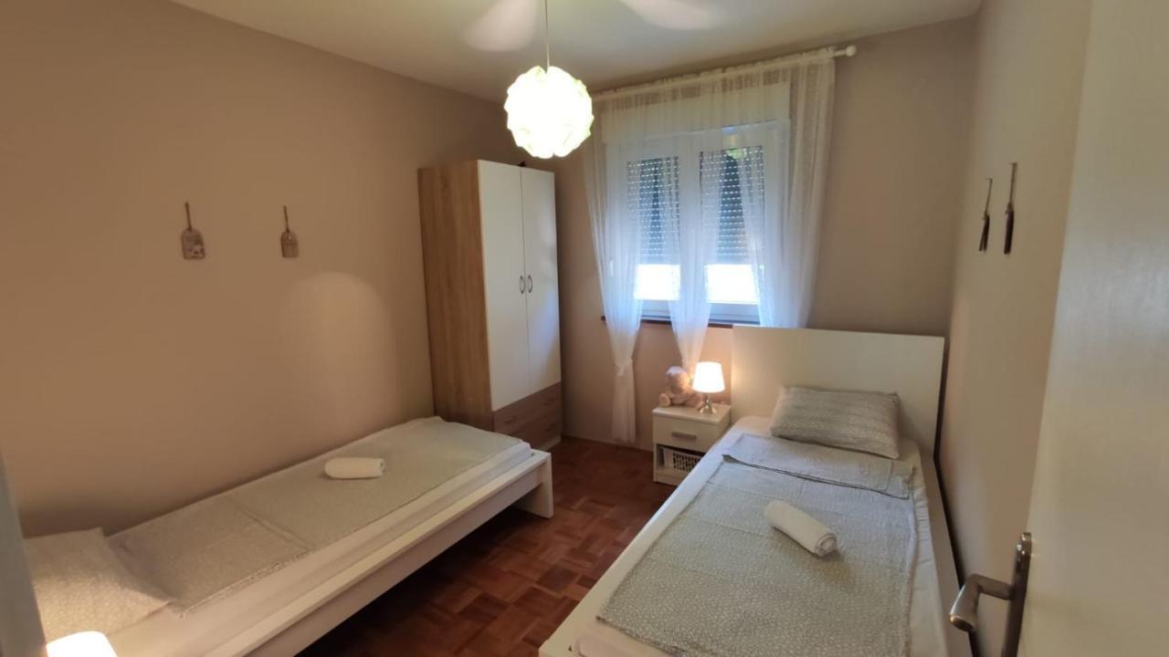 Apartman Tina Hotel Vir Luaran gambar