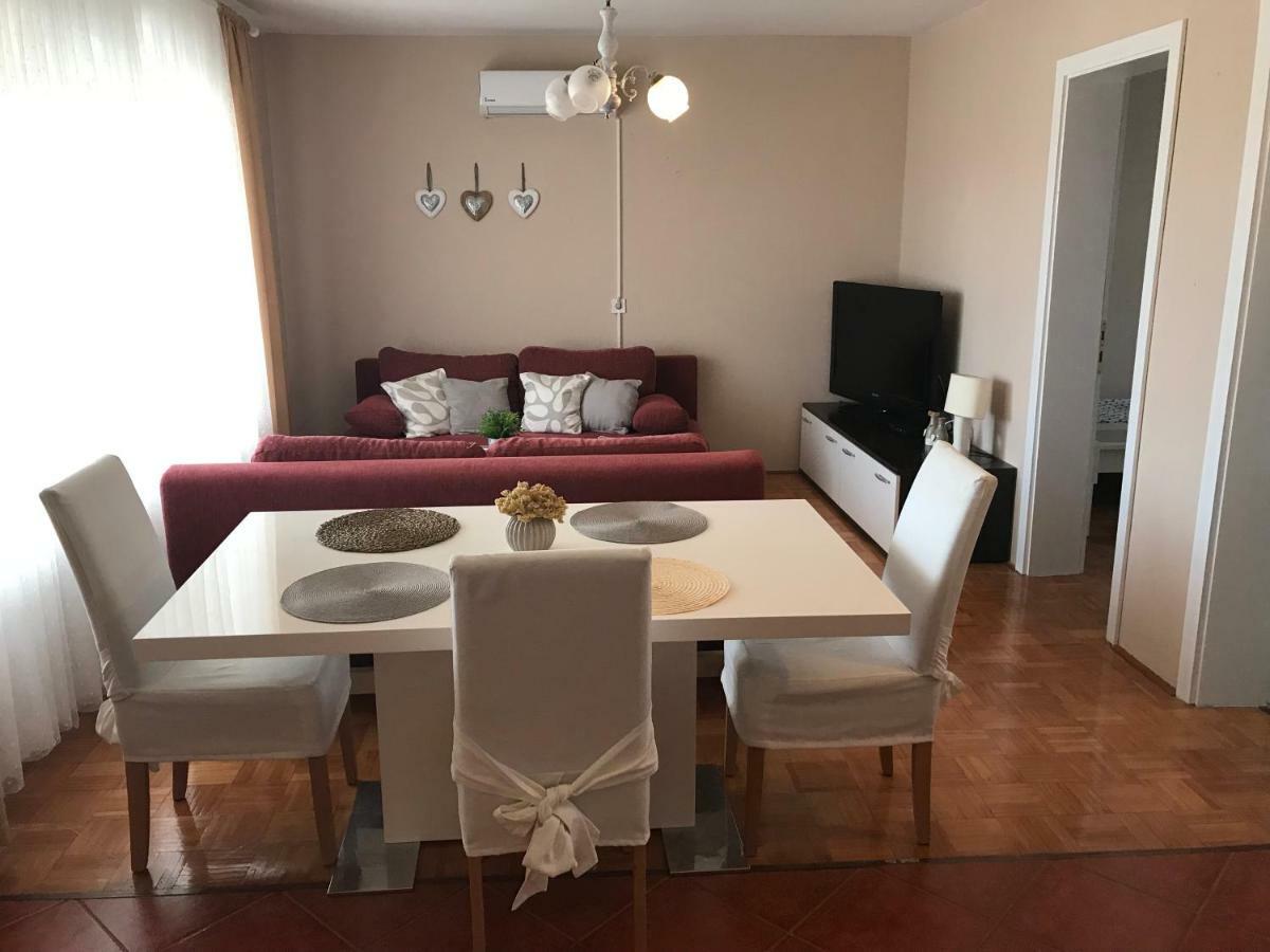 Apartman Tina Hotel Vir Luaran gambar